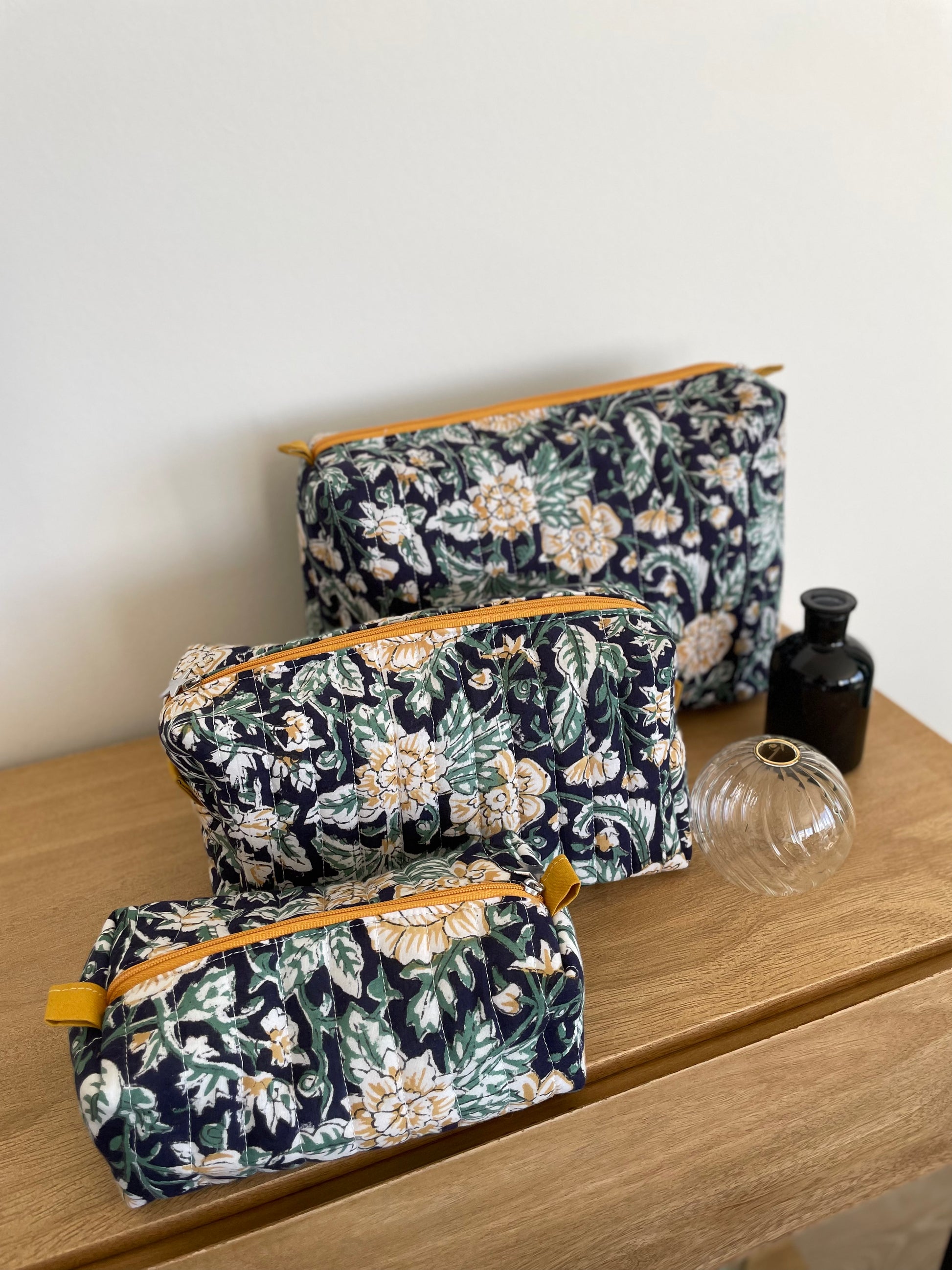 gamme trousses de toilette.3 formats et 3 contenance pour tous vos voyages, petits ou longs