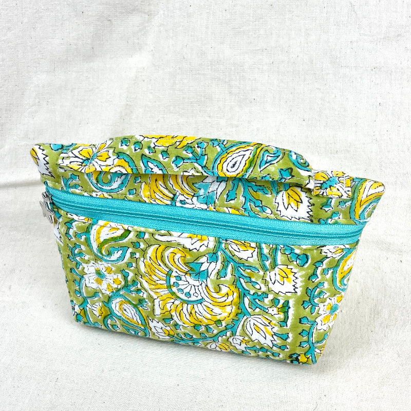 Trousse makeup matelassée motif lotus jaune